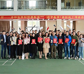 组织秋季球类运动会，领略竞技的魅力，培养团队协作、良好的意志品质、奉献精神和抗挫折能力。